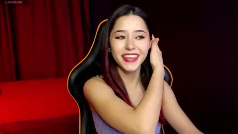 Snapshot of redmidnight_ chatting on 11.30.25 Kiara online show from 11.30.25