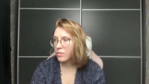 Snapshot of reginasmilee chatting on 02.04.25 Regina online show from 02.04.25