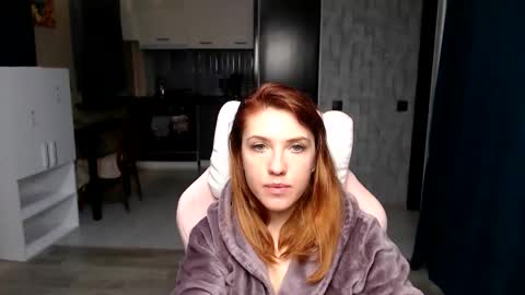 Snapshot of reginasmilee chatting on 10.06.25 Regina online show from 10.06.25