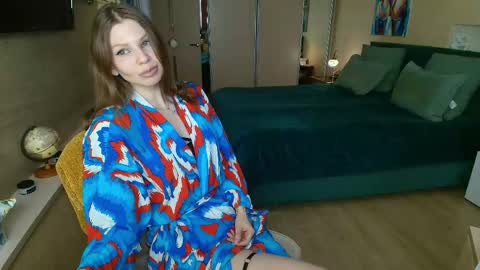 Snapshot of reginasparkle chatting on 05.20.26 Regina online show from 05.20.26