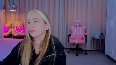 reina cummings online show from 11.10.25