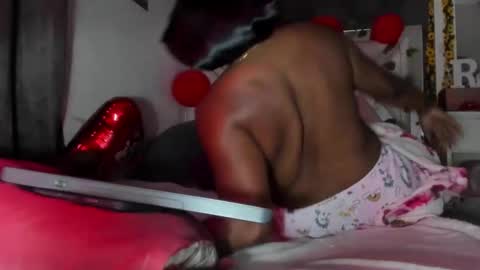 Snapshot of reina_love2 chatting on 02.16.25 Reina online show from 02.16.25