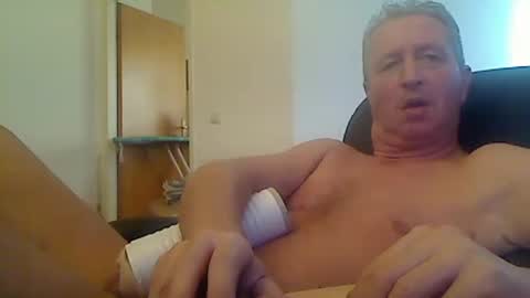 Snapshot of reini7211 chatting on 03.23.26 reini7211 online show from 03.23.26