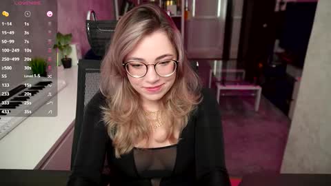 Snapshot of remywild chatting on 10.04.25 RemyWild online show from 10.04.25