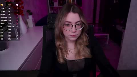 Snapshot of remywild chatting on 11.28.25 RemyWild online show from 11.28.25