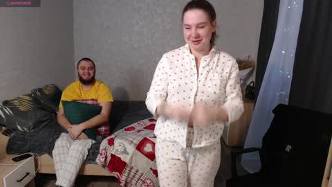 Snapshot of renae_tom chatting on 12.02.24 Renae Tom online show from 12.02.24
