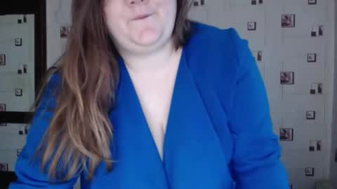 renataoia online show from 10.20.25