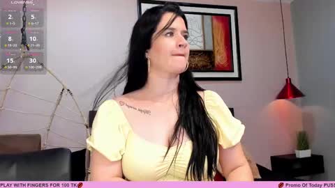 Snapshot of renataruiz_rr chatting on 02.28.25 online show from 02.28.25