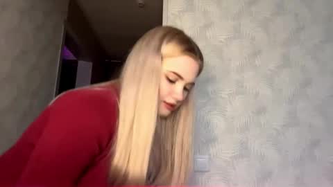 Snapshot of rendasweene chatting on 10.19.25 Kira online show from 10.19.25