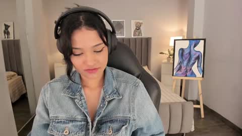 Snapshot of renee_shelby_ chatting on 12.04.24 Renee Shelby online show from 12.04.24