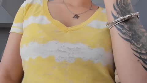 Snapshot of renee_shelby_ chatting on 10.03.25 Renee Shelby online show from 10.03.25