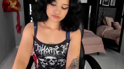 Snapshot of renee_shelby_ chatting on 12.22.25 Renee Shelby online show from 12.22.25