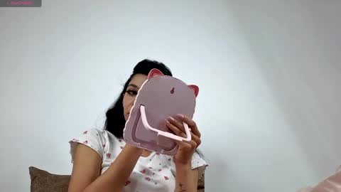 Snapshot of reneevoss chatting on 05.06.26 Rena online show from 05.06.26