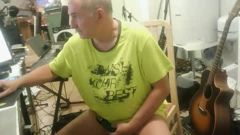 Snapshot of renefr chatting on 09.29.25 renefr online show from 09.29.25