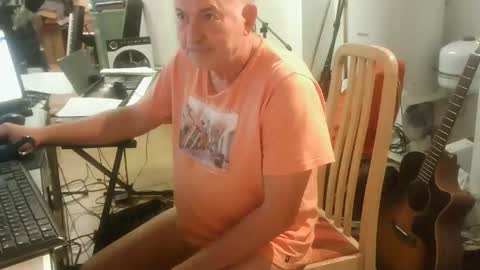 Snapshot of renefr chatting on 10.12.25 renefr online show from 10.12.25