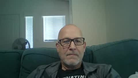 Snapshot of renewaz chatting on 02.15.26 Renewaz online show from 02.15.26