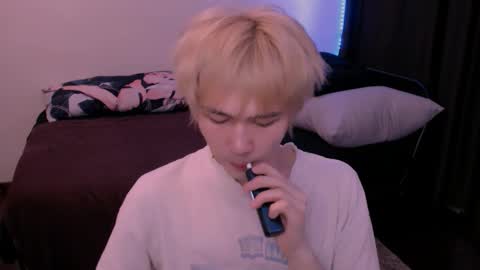 Snapshot of rennuts chatting on 03.17.26 rennuts online show from 03.17.26