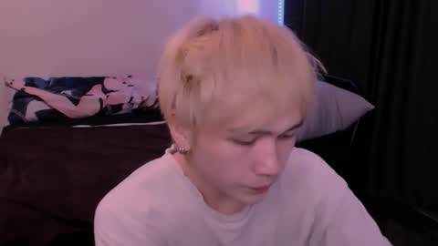 Snapshot of rennuts chatting on 03.18.26 rennuts online show from 03.18.26