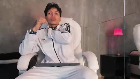 Snapshot of renzo_dogan chatting on 12.16.25 Ren online show from 12.16.25