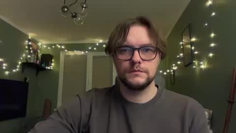 Snapshot of requiquie chatting on 10.29.25 requiquie online show from 10.29.25