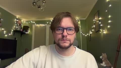 Snapshot of requiquie chatting on 10.31.25 requiquie online show from 10.31.25