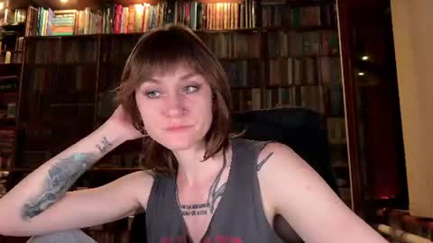 Snapshot of retromarie chatting on 06.14.26 Rie online show from 06.14.26