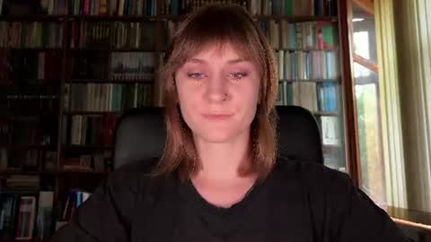 Snapshot of retromarie chatting on 06.18.26 Rie online show from 06.18.26