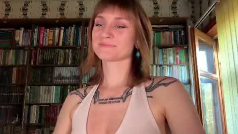 Snapshot of retromarie chatting on 06.22.26 Rie online show from 06.22.26