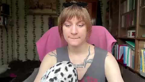 Snapshot of retromarie chatting on 06.26.26 Rie online show from 06.26.26