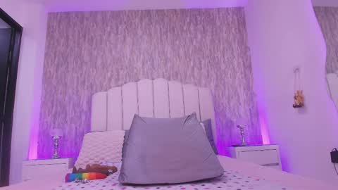 Snapshot of reven_lilith chatting on 04.23.26 REVEN online show from 04.23.26
