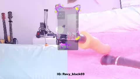 Snapshot of revy_black69 chatting on 10.21.25 Rebecca y sarih online show from 10.21.25