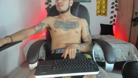 Snapshot of riancum chatting on 02.12.25 juan online show from 02.12.25