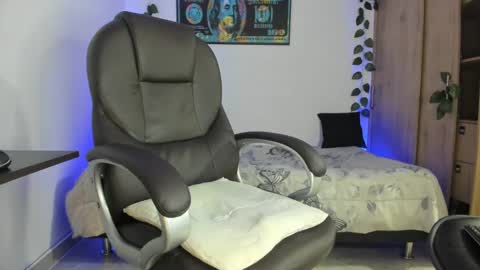 Snapshot of riancum chatting on 02.17.25 juan online show from 02.17.25