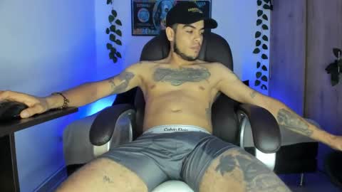 Snapshot of riancum chatting on 03.11.25 juan online show from 03.11.25