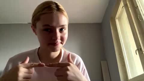 Snapshot of richellearmentrout chatting on 07.16.26 jenny online show from 07.16.26