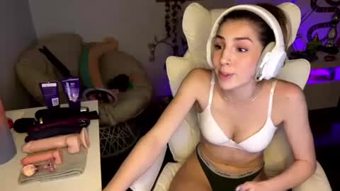 Snapshot of richhousewives chatting on 10.20.25 Amber online show from 10.20.25