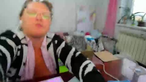 Anna - not anna - right Anna  online show from 10.22.25