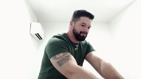 Snapshot of richrolland chatting on 03.11.25 Rickseduction online show from 03.11.25