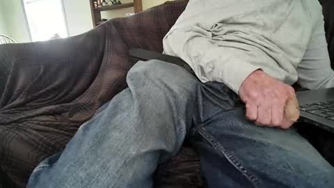 Snapshot of rico_y_suave_4u chatting on 04.15.26 Easy if yun are good see my pics online show from 04.15.26