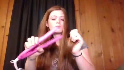 Snapshot of ridinghoodred chatting on 06.16.26 ridinghoodred online show from 06.16.26