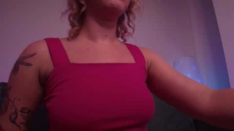 Snapshot of rikaraily chatting on 02.07.25 Rika online show from 02.07.25