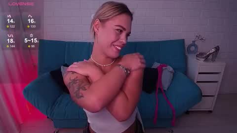 Snapshot of rikaraily chatting on 09.10.25 Rika online show from 09.10.25