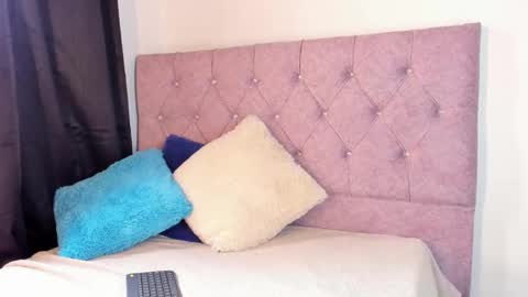 Snapshot of riley_colors chatting on 01.29.25 Riley online show from 01.29.25