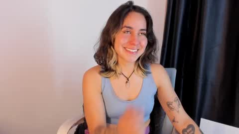 Snapshot of riley_colors chatting on 03.08.25 Riley online show from 03.08.25