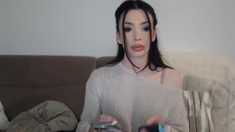 Snapshot of rileyeve chatting on 10.27.25 RileyEve online show from 10.27.25