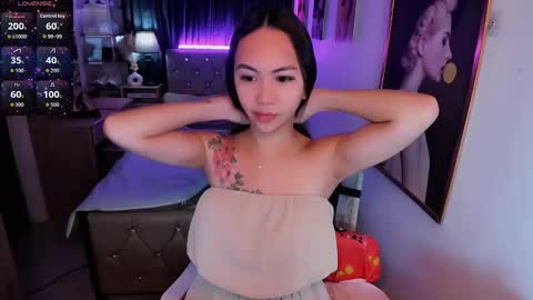 Snapshot of rileymillerx chatting on 10.13.25 Riley online show from 10.13.25