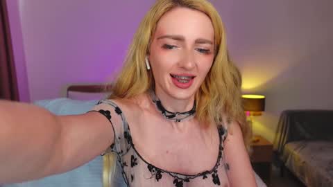 Snapshot of rinacandy chatting on 12.18.24 SweetRina online show from 12.18.24