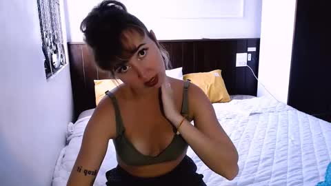 Snapshot of riri_rich chatting on 03.06.25 Rita online show from 03.06.25