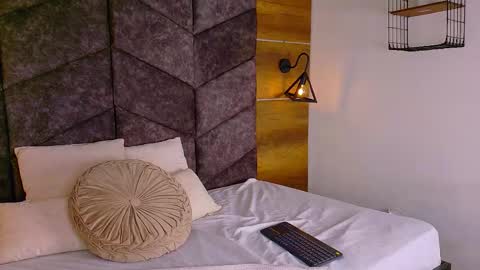 RIRI  online show from 10.25.25