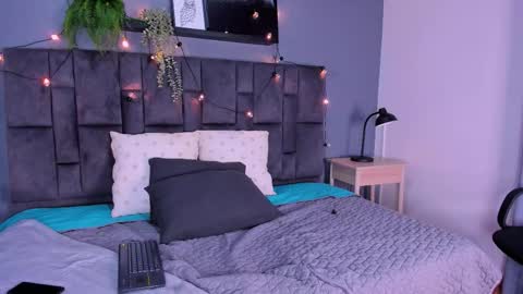 RIRI  online show from 11.05.25